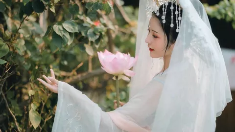 男子拖鞋散步被咬